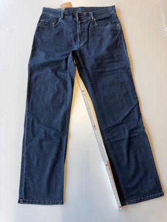 Brax Jeans Gr. 34/ 32  Dunkelblau, sehr guter Zustand
