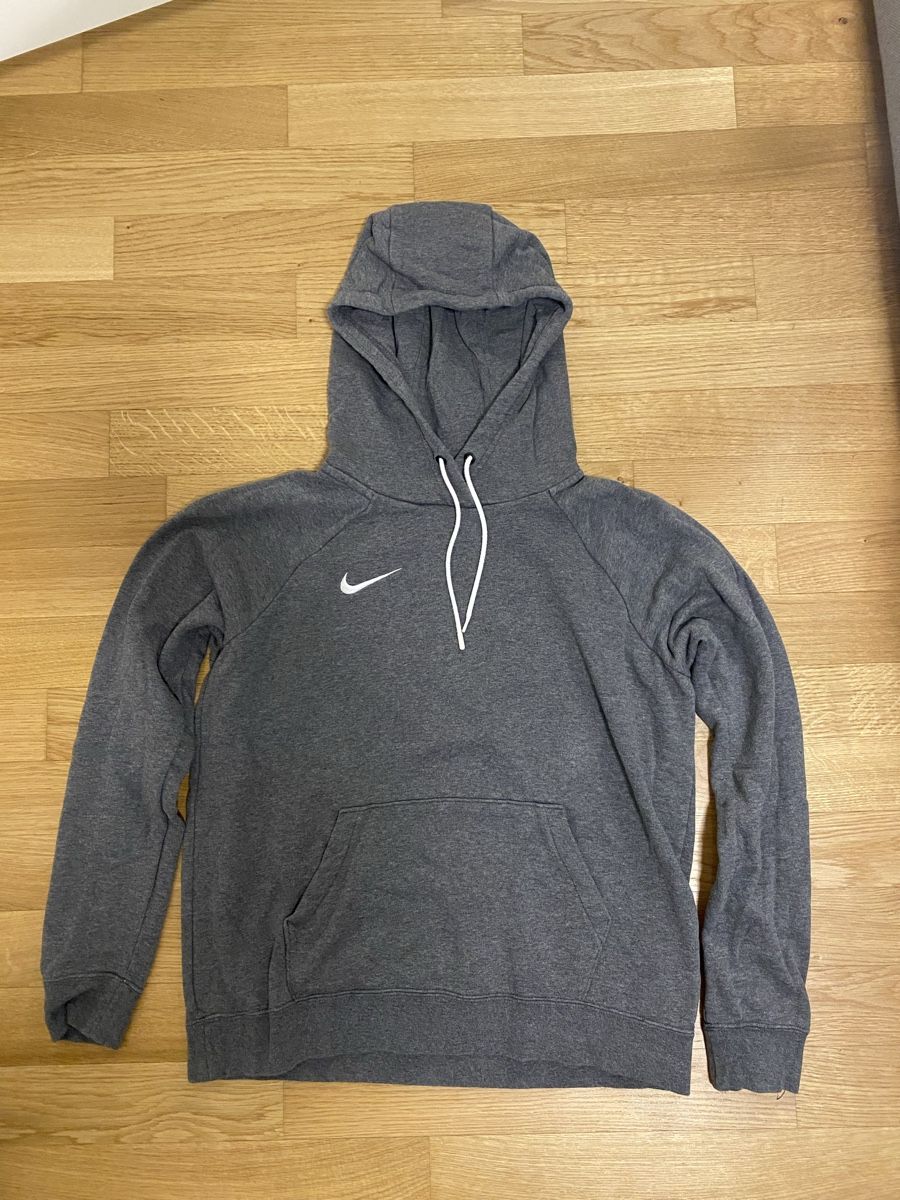 Nike Pullover & Sweatshirts: Nike Pullover grau – Gebraucht aus Basel von niki7v