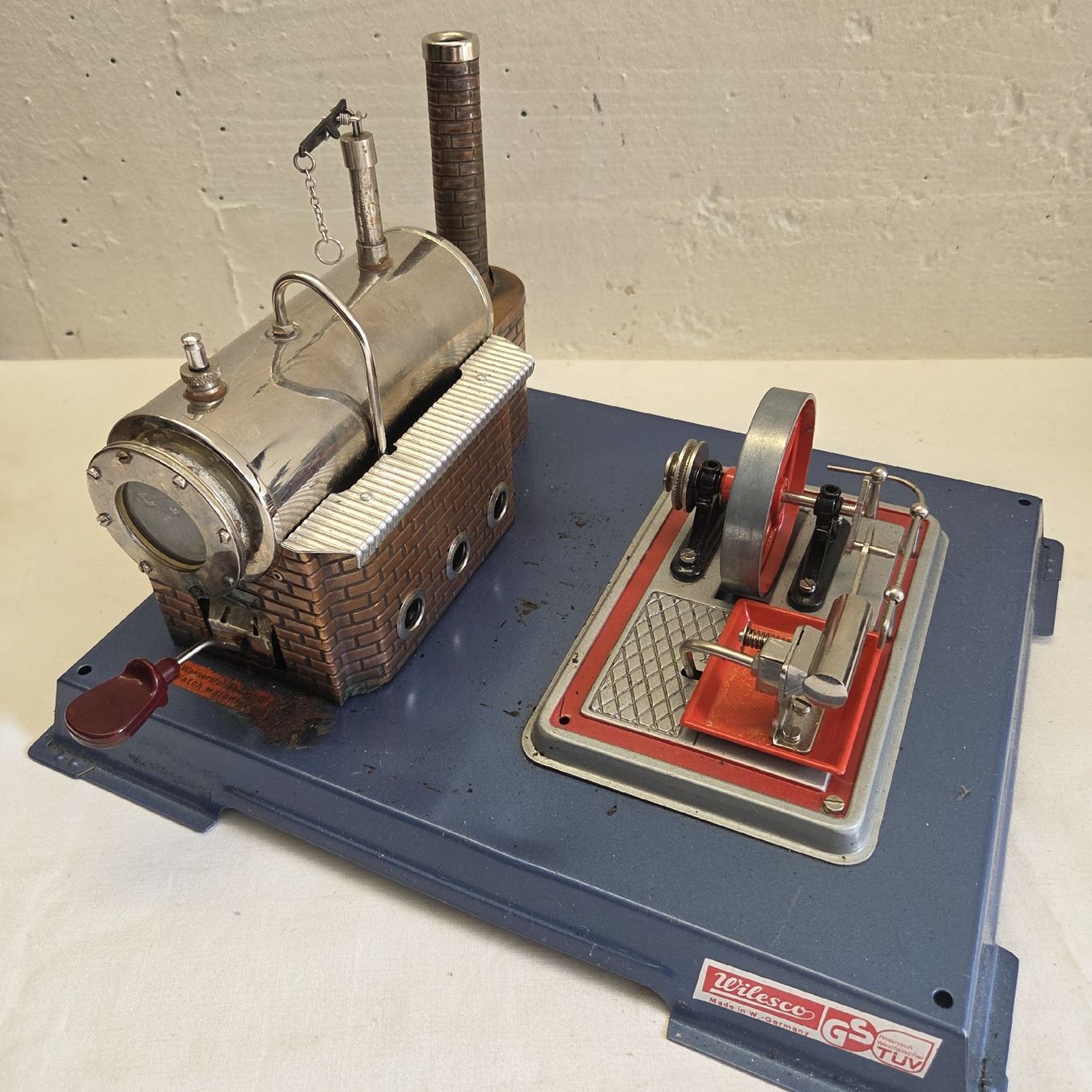 Wilesco Modellbausätze & Standmodelle: Wilesco Dampfmaschine D12 – Gebraucht aus Stans von Ducati16 9