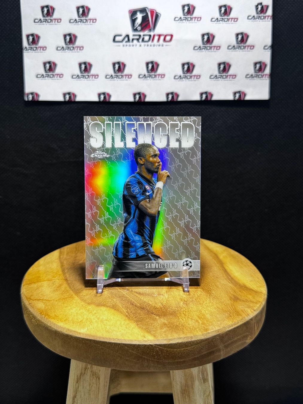 Topps Sammelbilder & Trading cards: 2025-26 Topps Chrome UCC Samuel Eto'o Silenced Insert – Gebraucht aus Reconvilier von Cardito