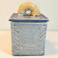 Boîte à thé avec couvercle en céramique d'art bleue, signée