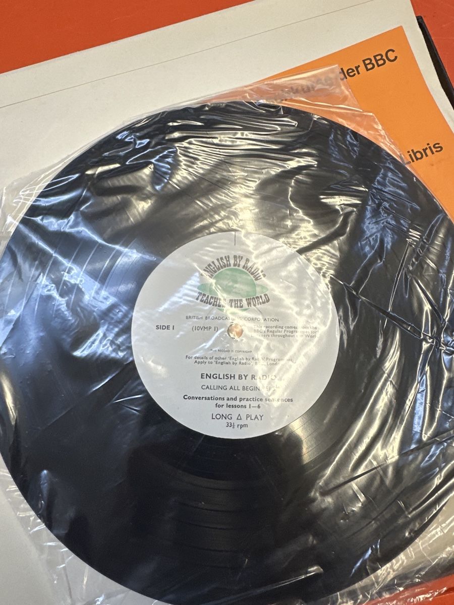 Dischi in vinile: Englischkurs Schallplatten BBC Calling all Beginners – Usato da Frümsen venduto da Katzen0 2