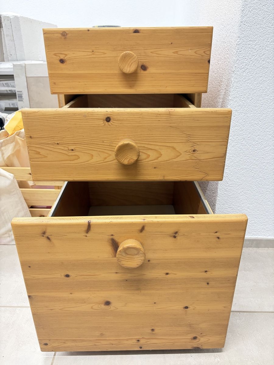 Commodes: Tannenholzkommode mit 3 Schubladen – D'occasion à Studen BE par Milaic