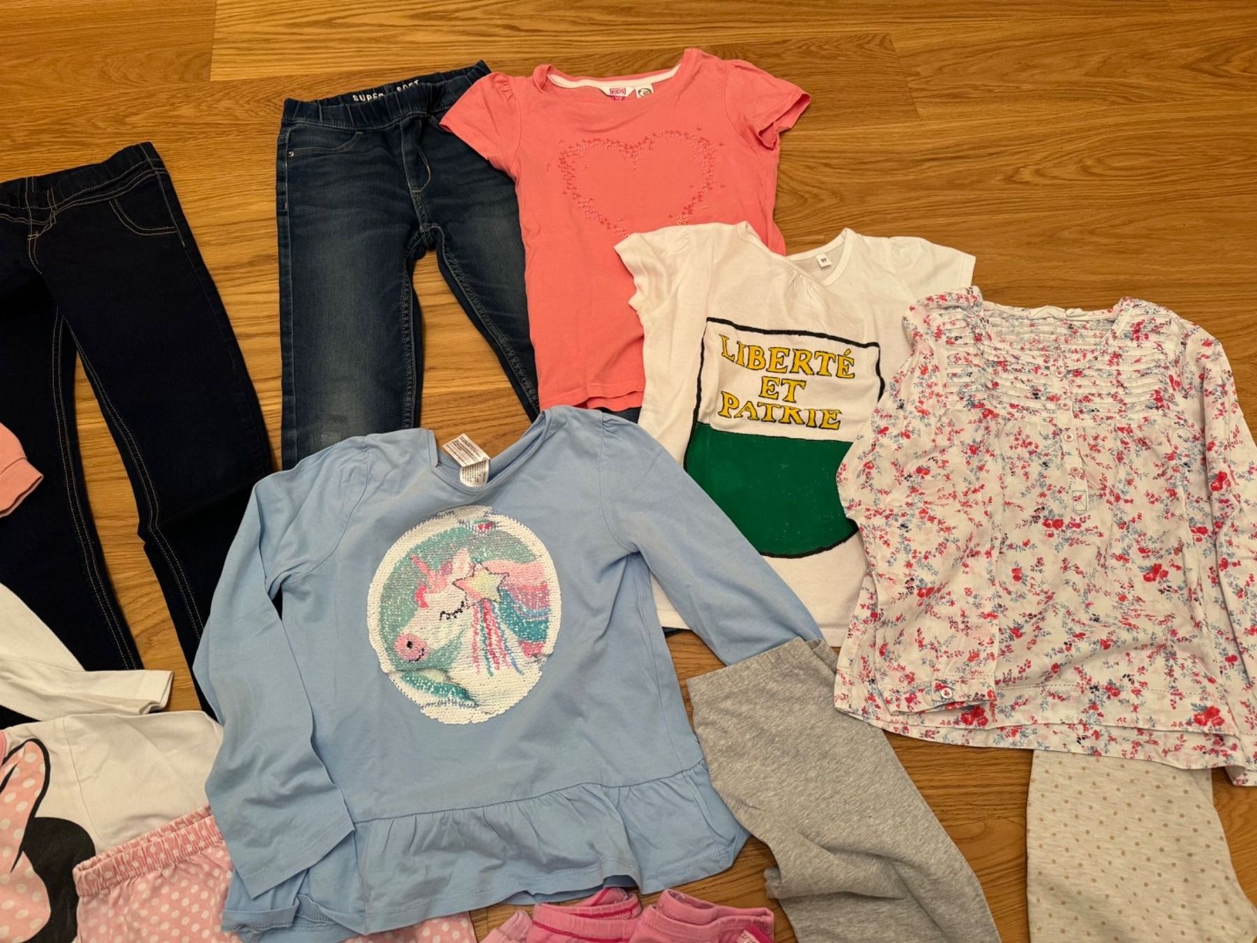 Lotti & Set di vestiti: Kleiderpaket Mädchen, 122-134 – Usato da Lengnau AG venduto da fullthrust 2
