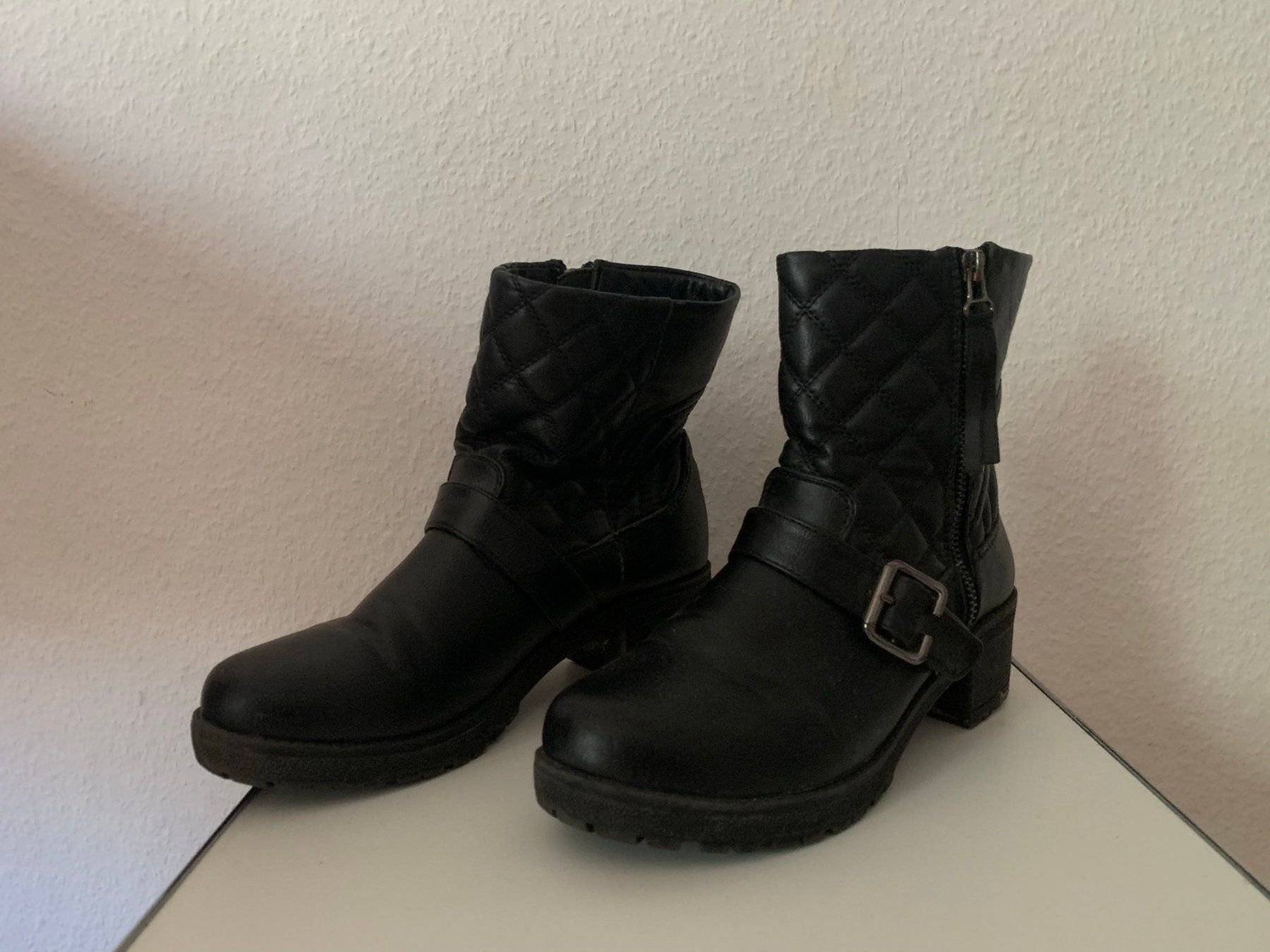Chaussures femmes: BATA - Stiefelette schwarz 37 – D'occasion à Zürich par Diazaio 1
