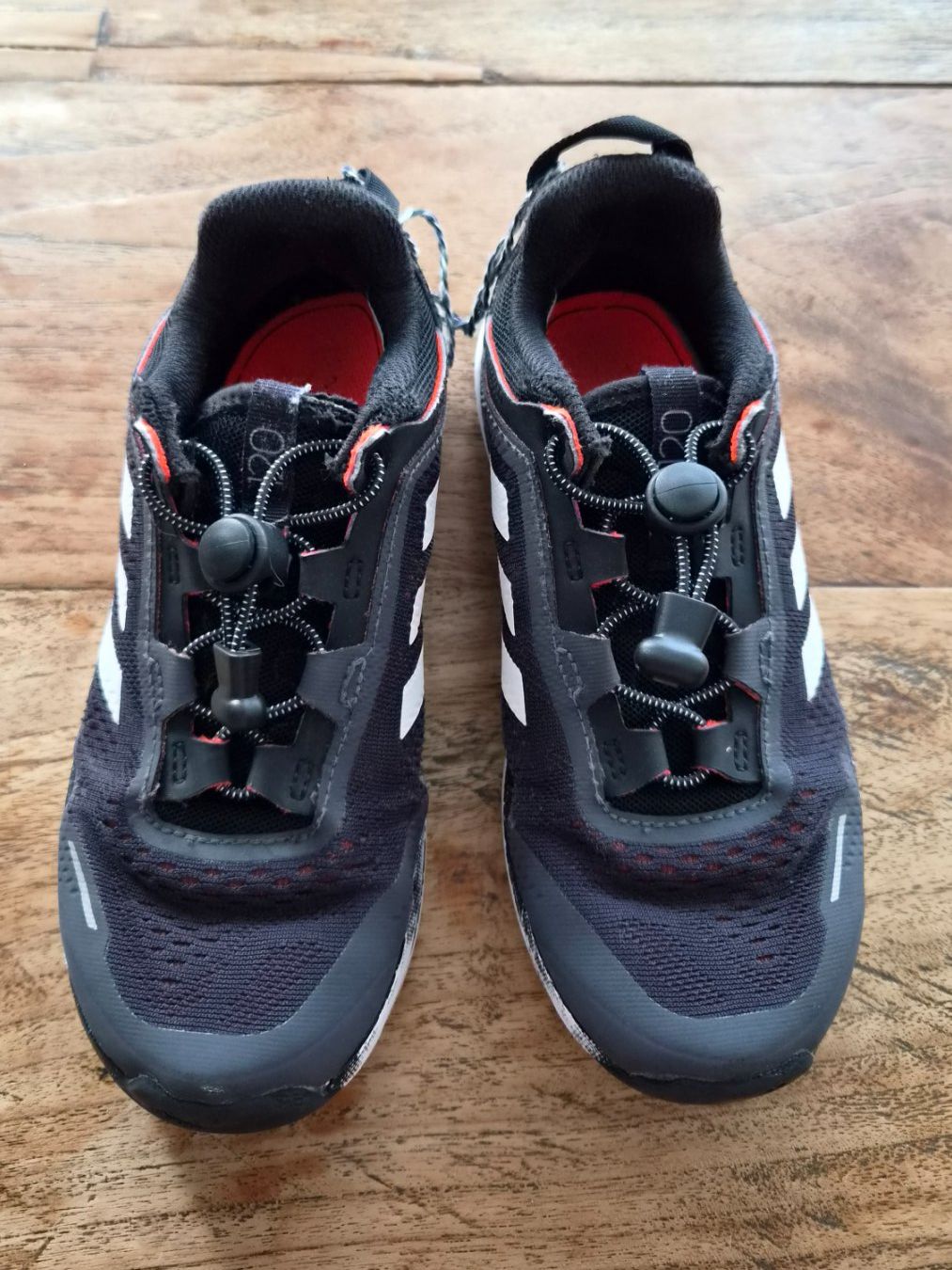 Adidas Chaussures garçon: Schuhe adidas Terrex Gr.33 – D'occasion à Oberrieden par Raja011