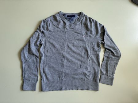 Tommy Hilfiger grey V-neck sweater, men's size medium