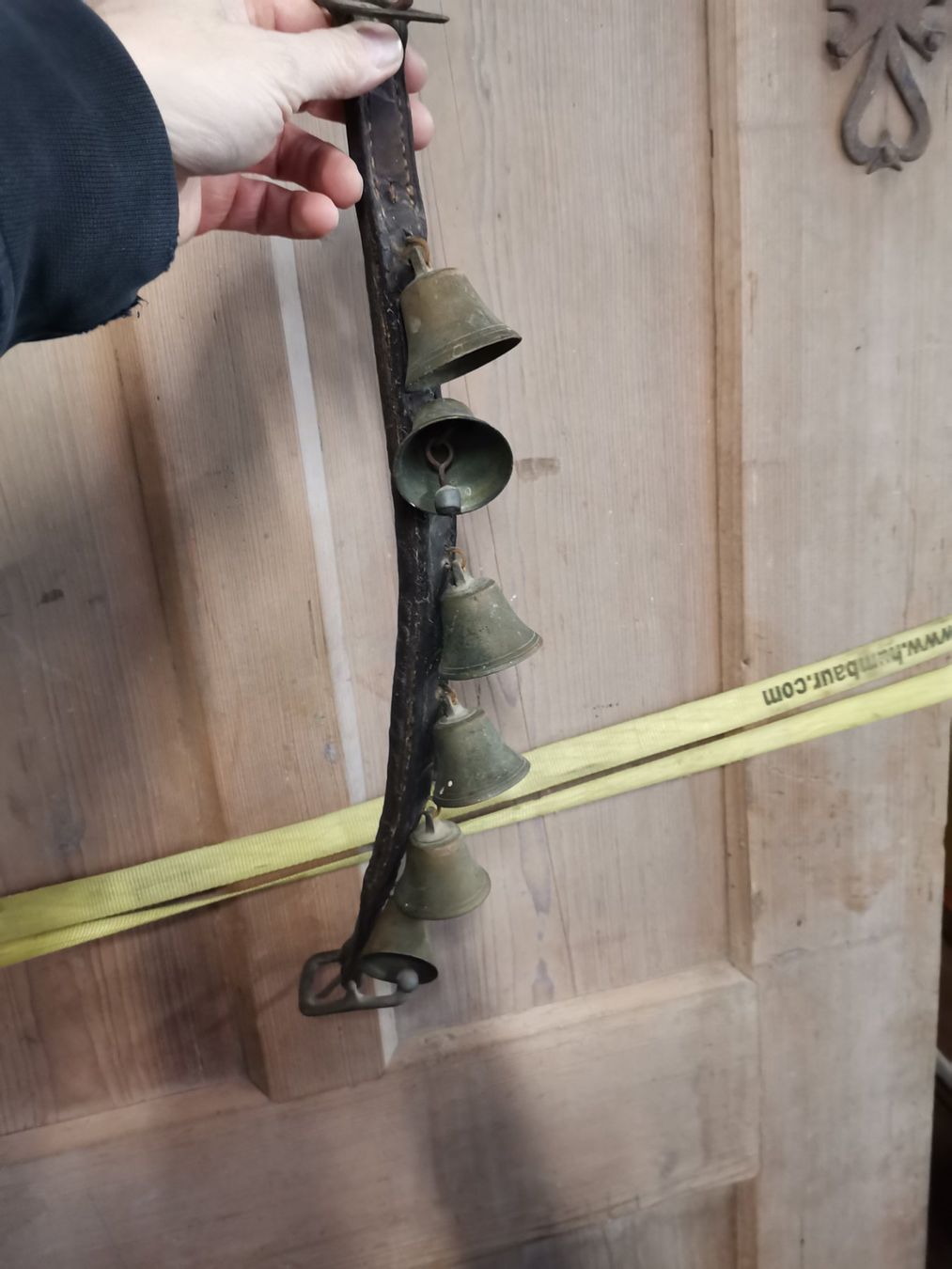 Briglie & Cavezze: Altes Pferde Glockengeläut, Alte Pferdeglocken, Glocken – Usato da Wiedlisbach venduto da materialkreislauf 1