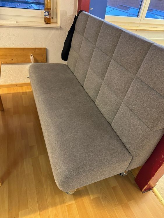 Divani: Sofa grau mit Räder – Usato da Bassersdorf venduto da tanialevin15 1