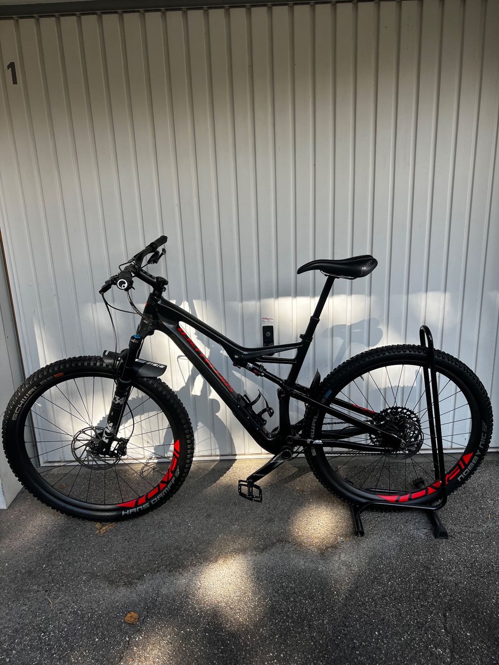Specialized Velos: Specialized FSR Camber Expert 29 / full Carbon – Defekt aus Solothurn von