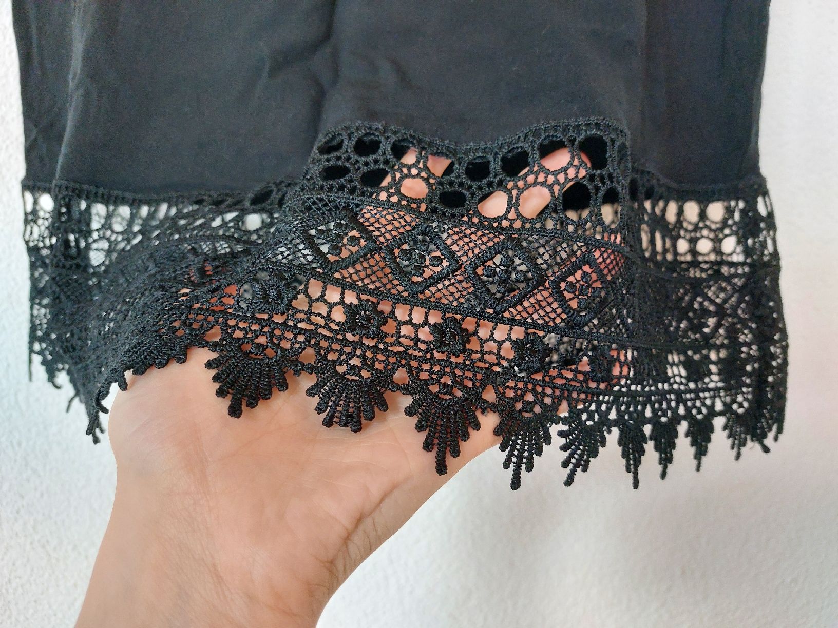 Tops: Damen Oberteil schwarz mit Spitze  – Gebraucht aus Effingen von roe_7mb7 1