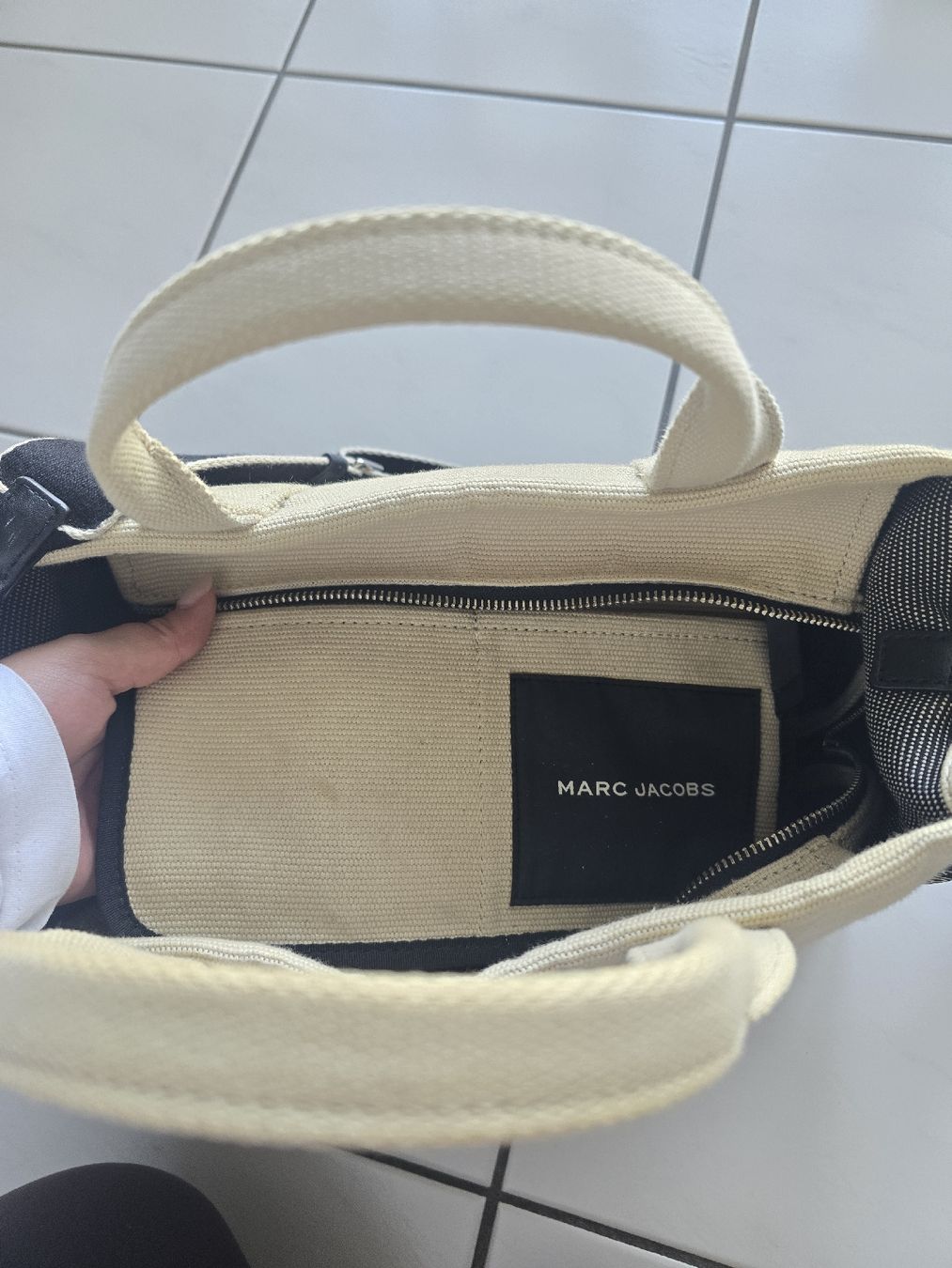 Marc Jacobs Borse: Marc Jacobs The Tote Bag Medium – Usato da Naters venduto da LeoSant 1