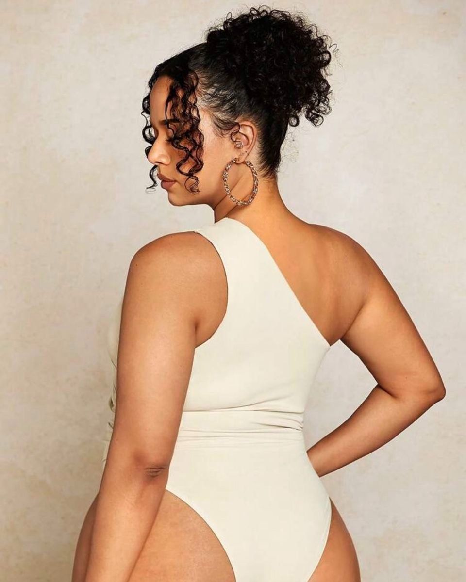 Tops: Schicker Body, One-Shoulder, Grösse 44, beige – Neu und originalverpackt aus Hüttwilen von pinti55 3