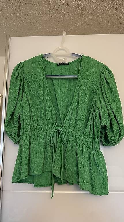 Lots de vêtements: 2 Teiler – D'occasion à Adliswil par tes_kjb9 2