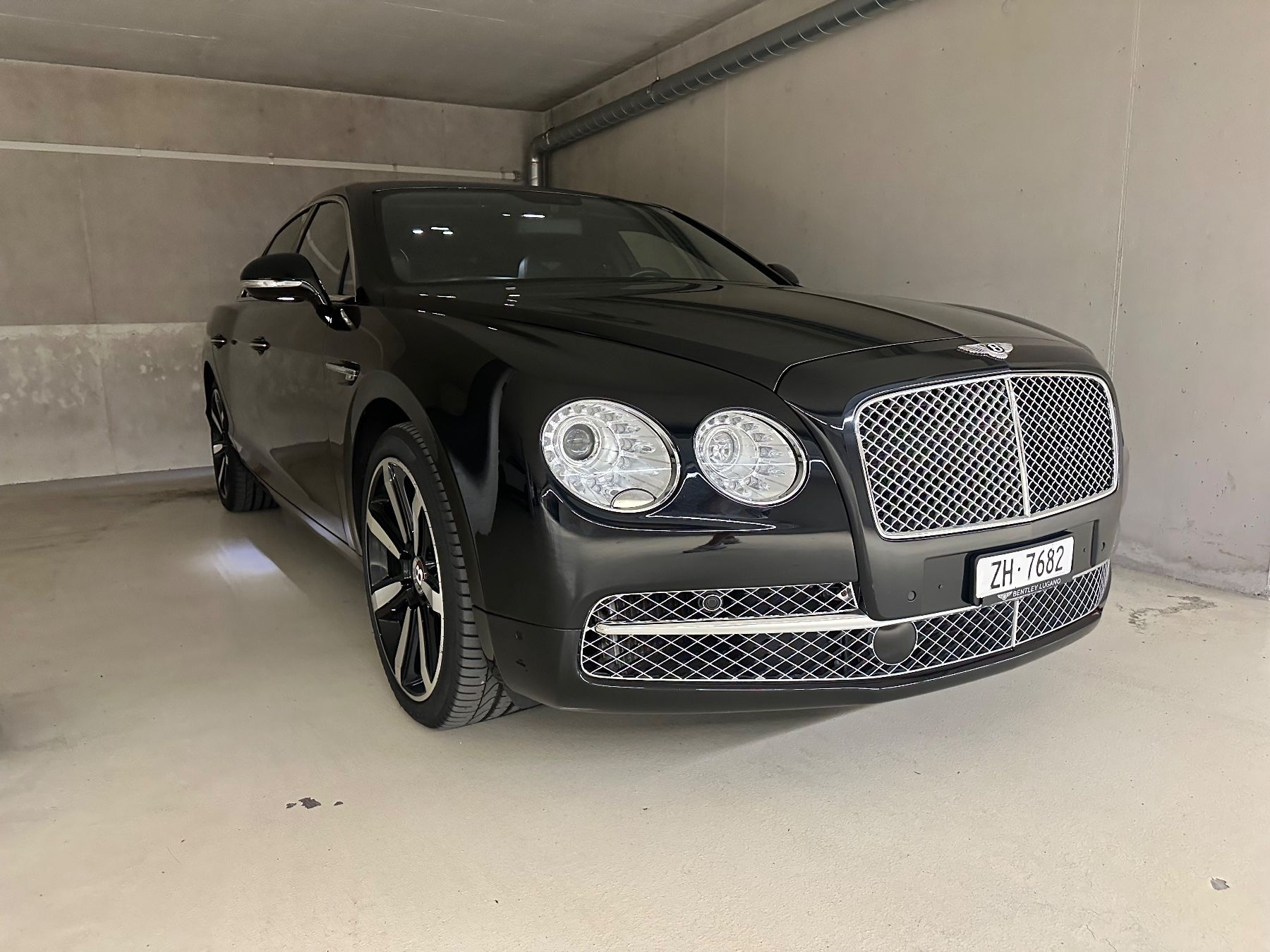 Bentley Automobili: Bentley Flying Spur – Usato da Zollikon venduto da Famaventures