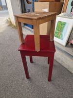Tischli Taburettli rot und braun 2 Stueck guter Zustand