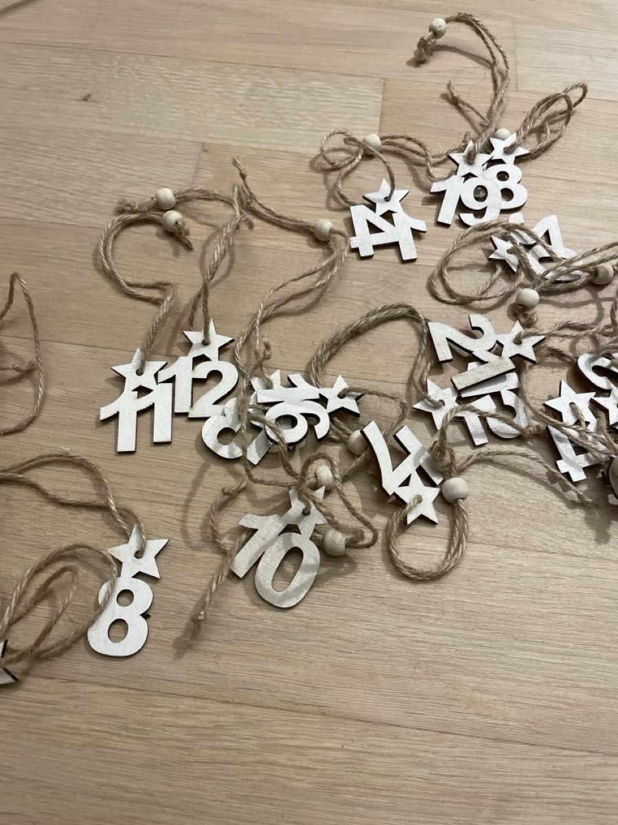 Calendari: Zahlen Adventskalender – Usato da Köniz venduto da cha_y2jv