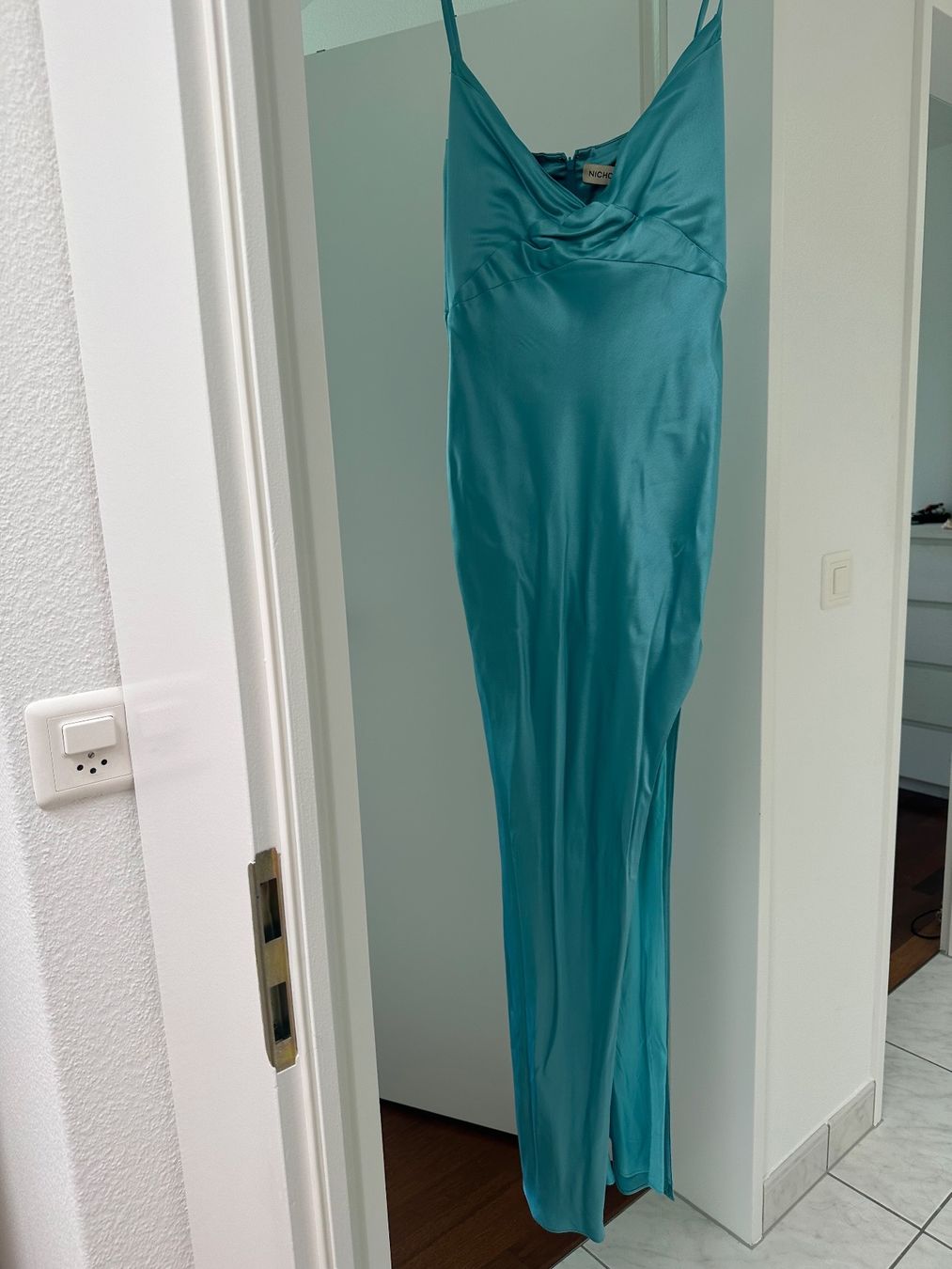 Vestiti: Nicholas Satin Abendkleid – Nuovo (secondo la descrizione) da Uetikon am See venduto da sop_2ylg 3
