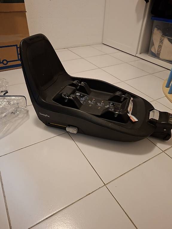Maxi-Cosi Sièges auto: Maxi Cosi 2wayfix mit Sitz – D'occasion à Frauenfeld par GiuliettaS 1
