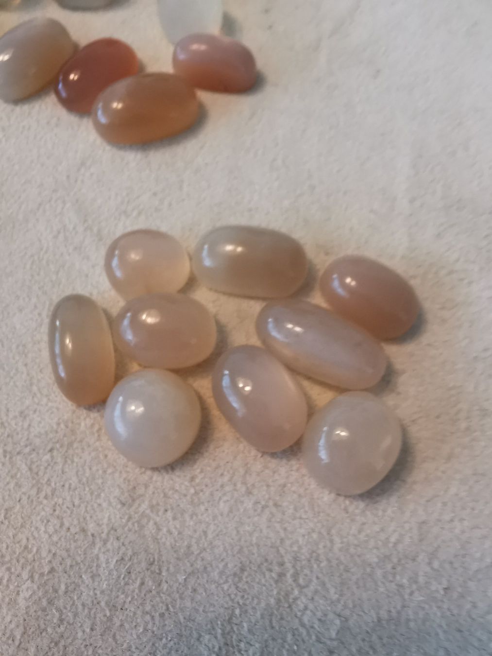 Pietre preziose: 9 Stk. echte, unbehandelte, Mondstein Cabochons – Nuovo e nell'imballaggio originale da Dierikon venduto da Buntspecht-10 5