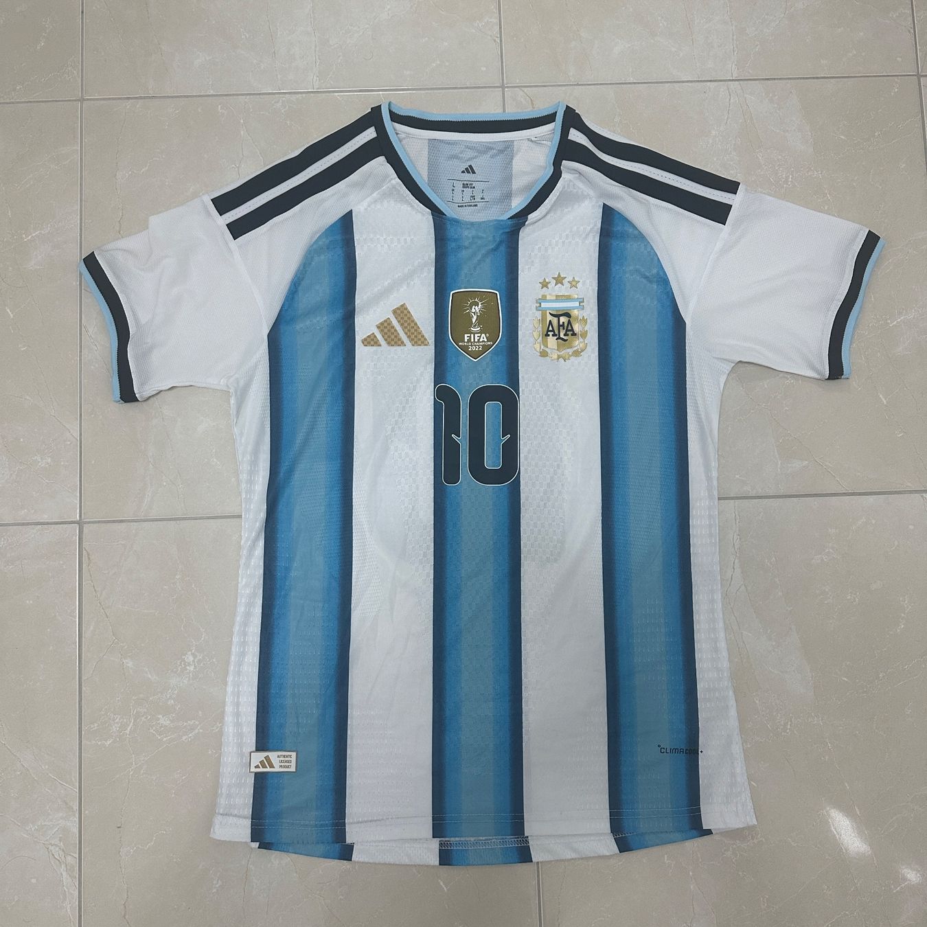 Adidas Leibchen & Hosen: Argentinien Messi Trikot Grösse L – Gebraucht aus Frenkendorf von fab_r7dr