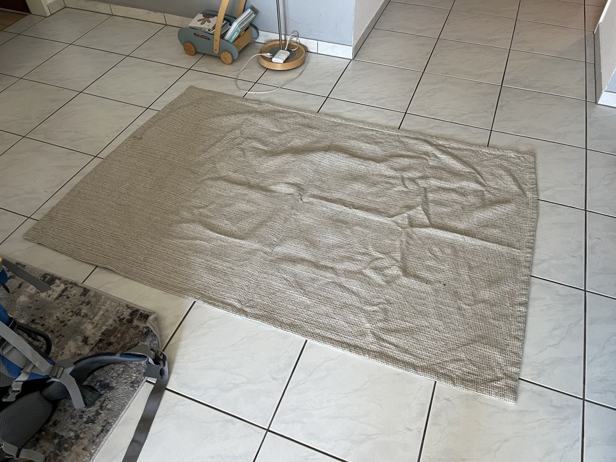 Teppiche: Tapis fin blanc crème et noir  – Gebraucht aus Zug von lau_xy8s