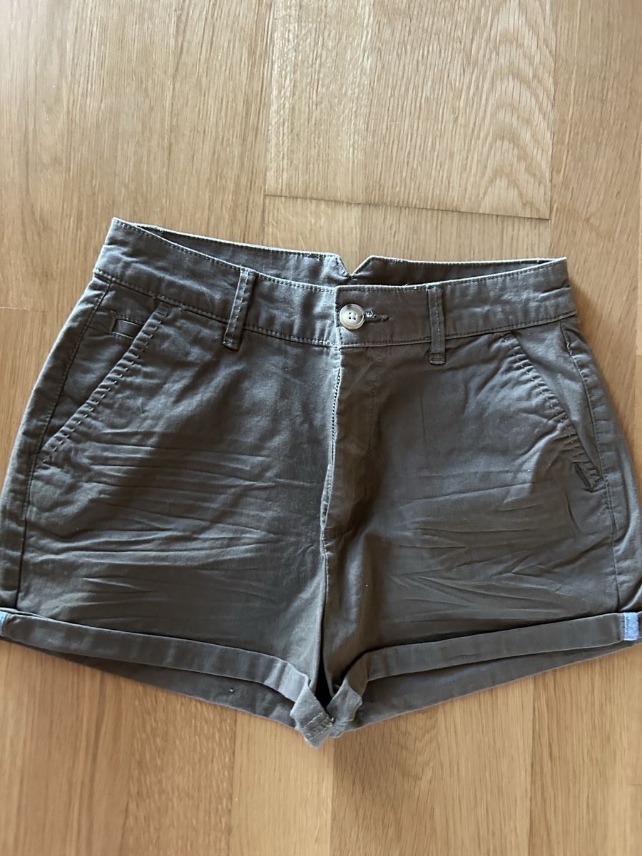C&A Hosen: Short kaki 34 – Gebraucht aus Daillens von guisepa