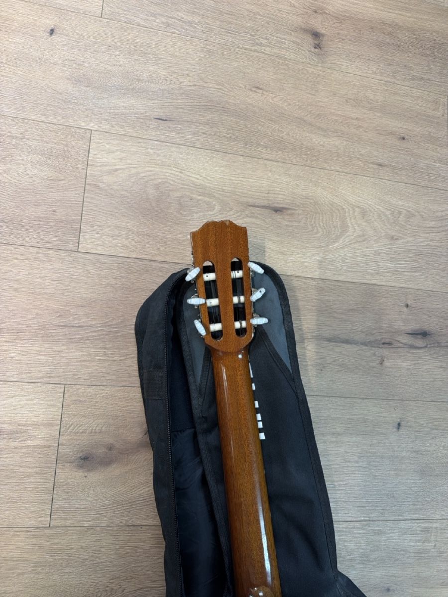 Alhambra Strumenti musicali: Chitarra classica Alhambra 1977 con custodia – Usato da basel venduto da Swiss._.1978 6