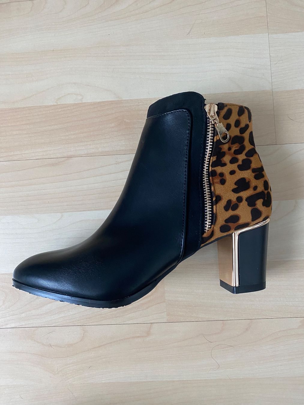 Scarpe da donna: Leopard print boots UK8 – Nuovo (secondo la descrizione) da Safenwil venduto da rgs_tg62 2