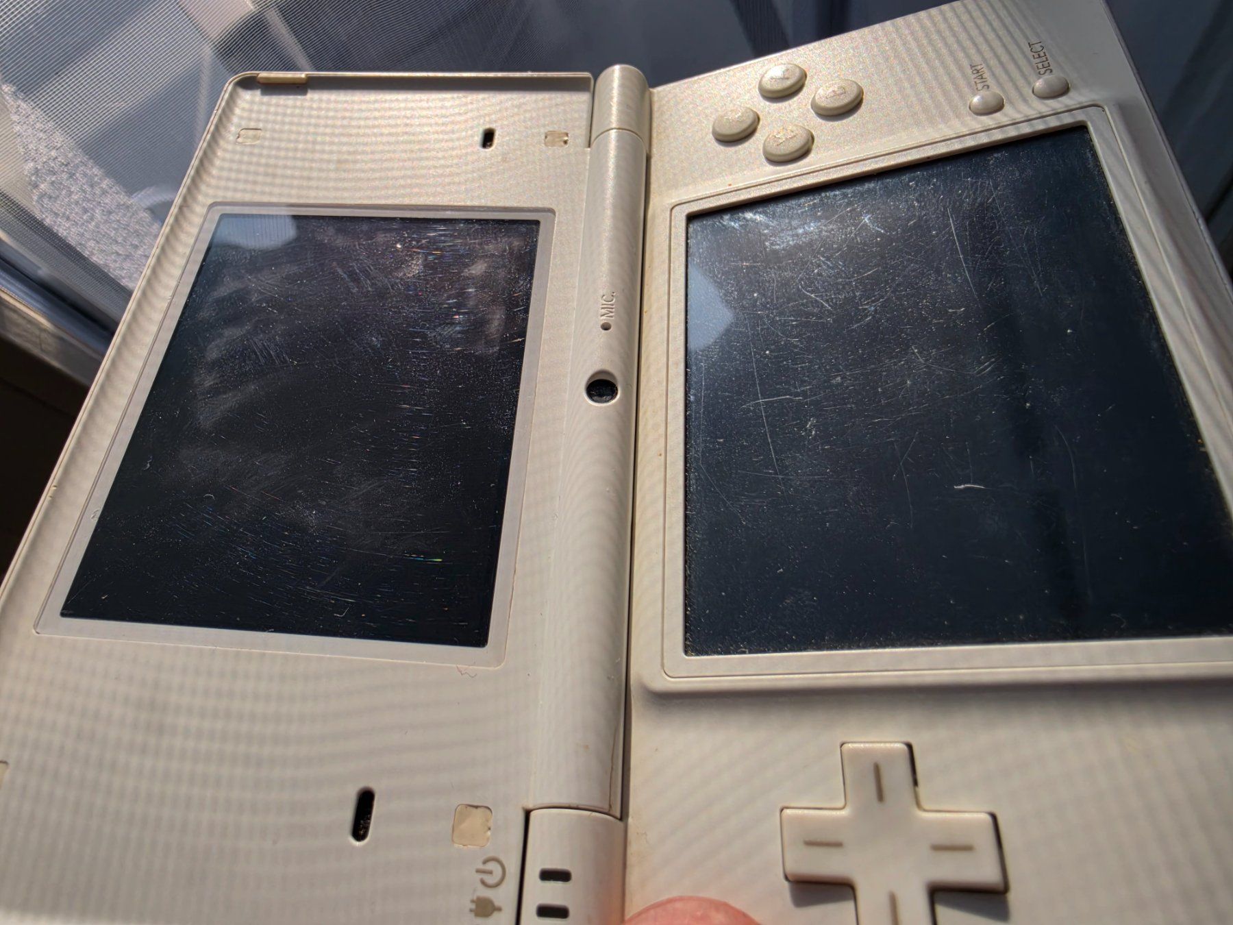 Nintendo Konsolen: Nintendo DSi weiss mit Ladekabel – Gebraucht aus Sempach von Knuckles17 4