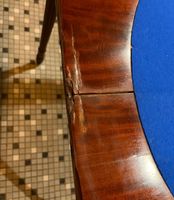 Kleiner Holztisch mit blauer Auflage, klappbar