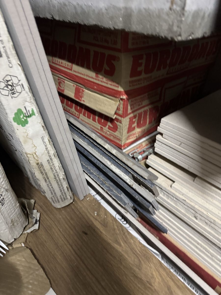 Servierplatten: Diverse Bodenplatten, Wandplatten und Dachziegel – Gebraucht aus Hofstetten SO von Tim8878