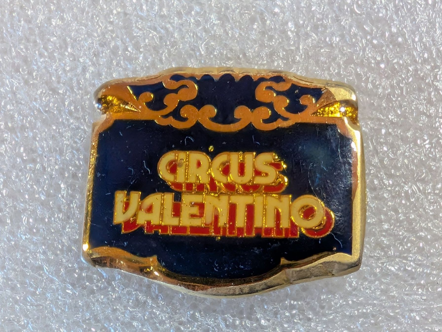 Placchette & Badge: Ansteckpin 280: Circus Valentino – Usato da Oppligen venduto da Pin-Fall-Shop