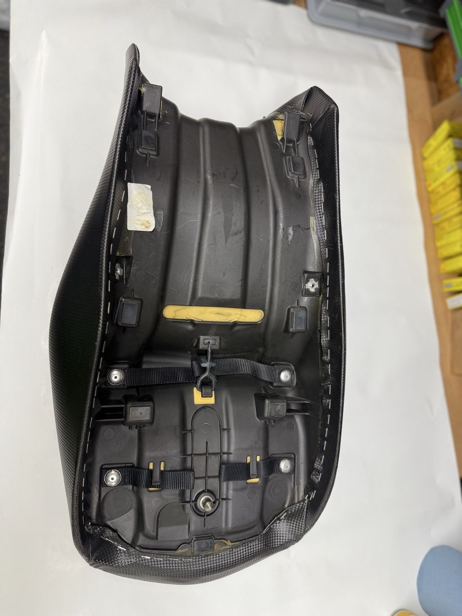 Ducati Tutti i ricambio per moto: Sitz 2014 Ducati Diavel 1200 – Usato da Buttikon SZ venduto da idmechanics 2