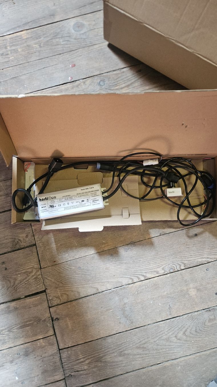 Lampes: Growlicht LED 150W  – D'occasion à Zürich par TStyle 4