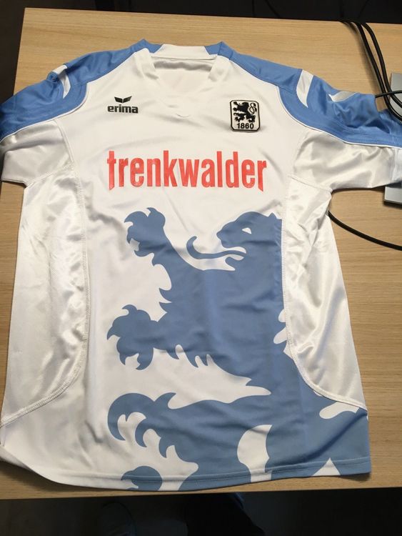 Maillots domicile, extérieur et troisième du 1860 München 25-26