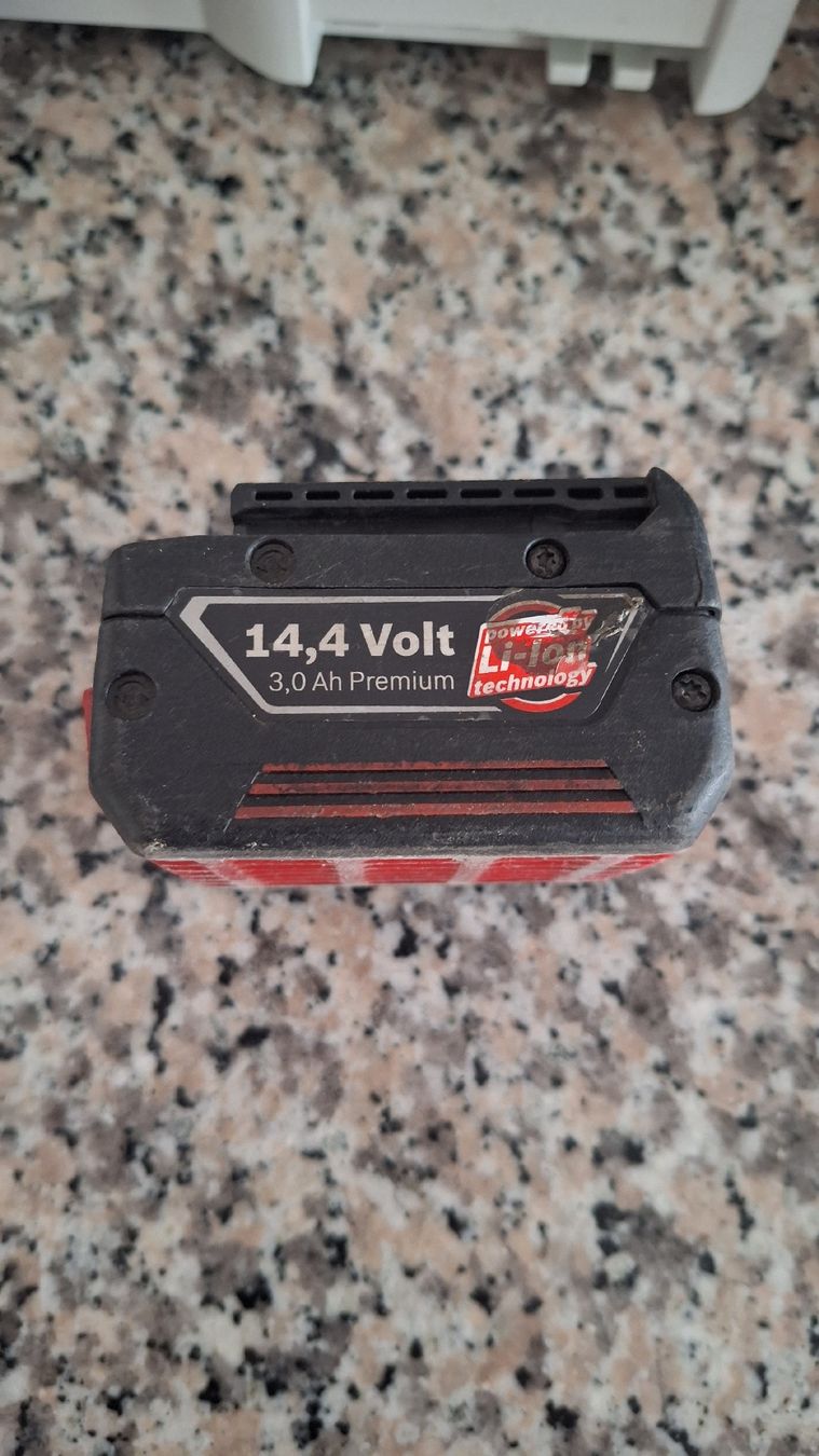 Bosch Akkus & Batterien: Bosch Akku 14.4 V/ 3.0 Ah – Gebraucht aus Wanzwil von chlinih93