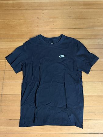 Dunkles Nike T-Shirt Gr. M, Sommer, top Zustand!