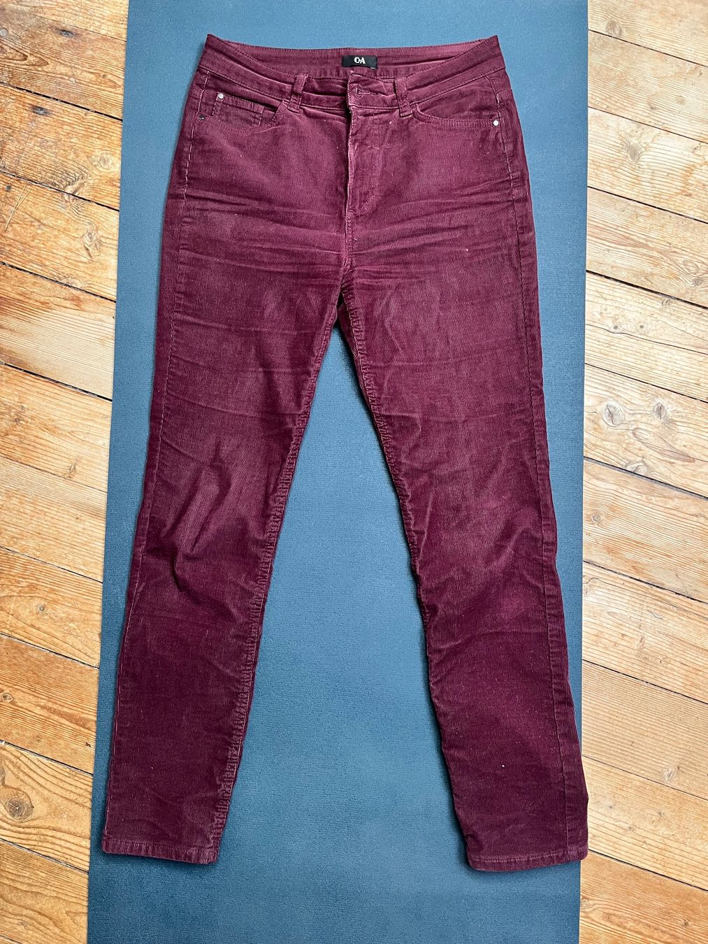 C&A Pantaloni: Cordhose Grösse 38 weinrot – Usato da Zürich venduto da faustdick