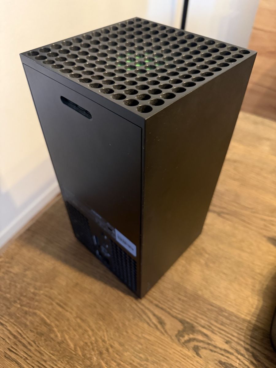 Microsoft Consoles: Xbox Series X 1TB + Game + Headset – D'occasion à Aadorf par Apoly 3