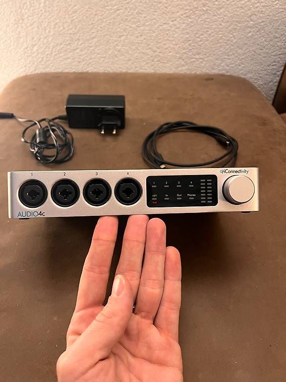 Attrezzatura per studi di registrazione: Interface iConnectivity Audio 4c – Usato da Spiegel b. Bern venduto da enzominor9