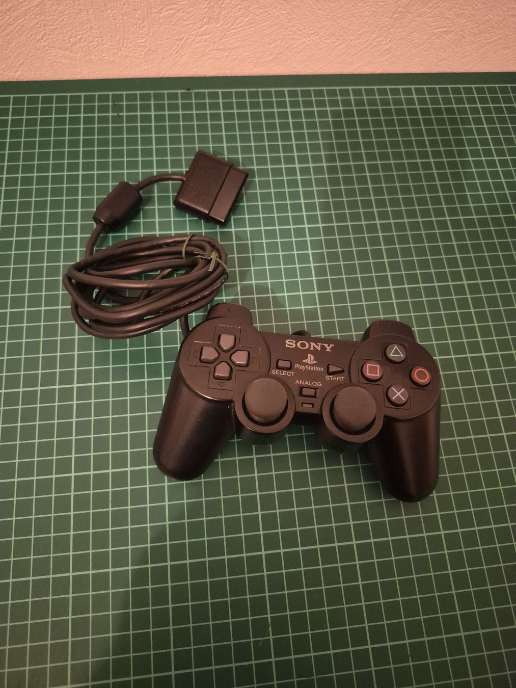 Sony Controller: Sony PlayStation 2 Controller, PS2  – Usato da Meyrin venduto da Retro-GZ