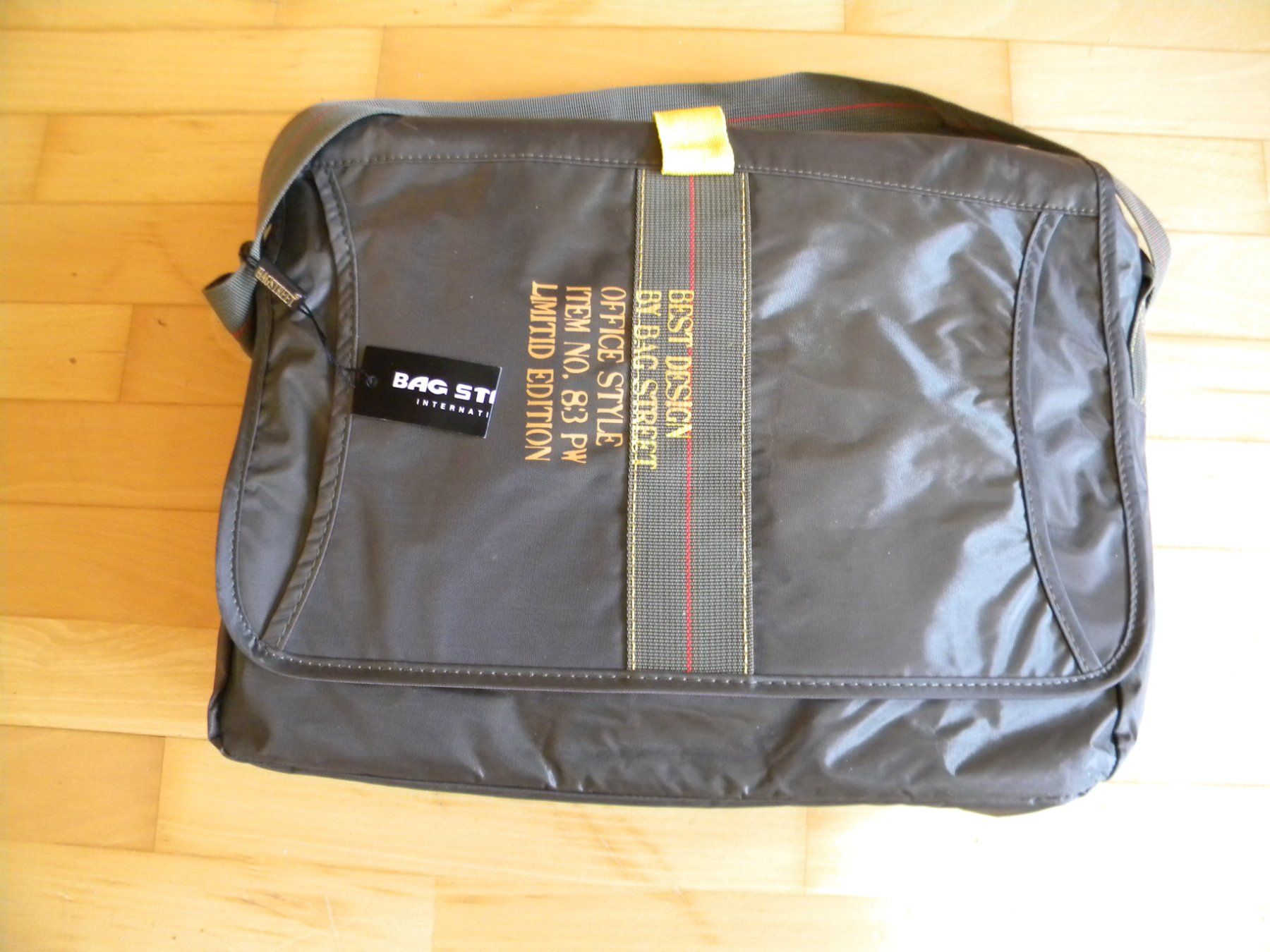 Taschen: Umhänge-Tasche – Neu und originalverpackt aus Bühler von Wini100