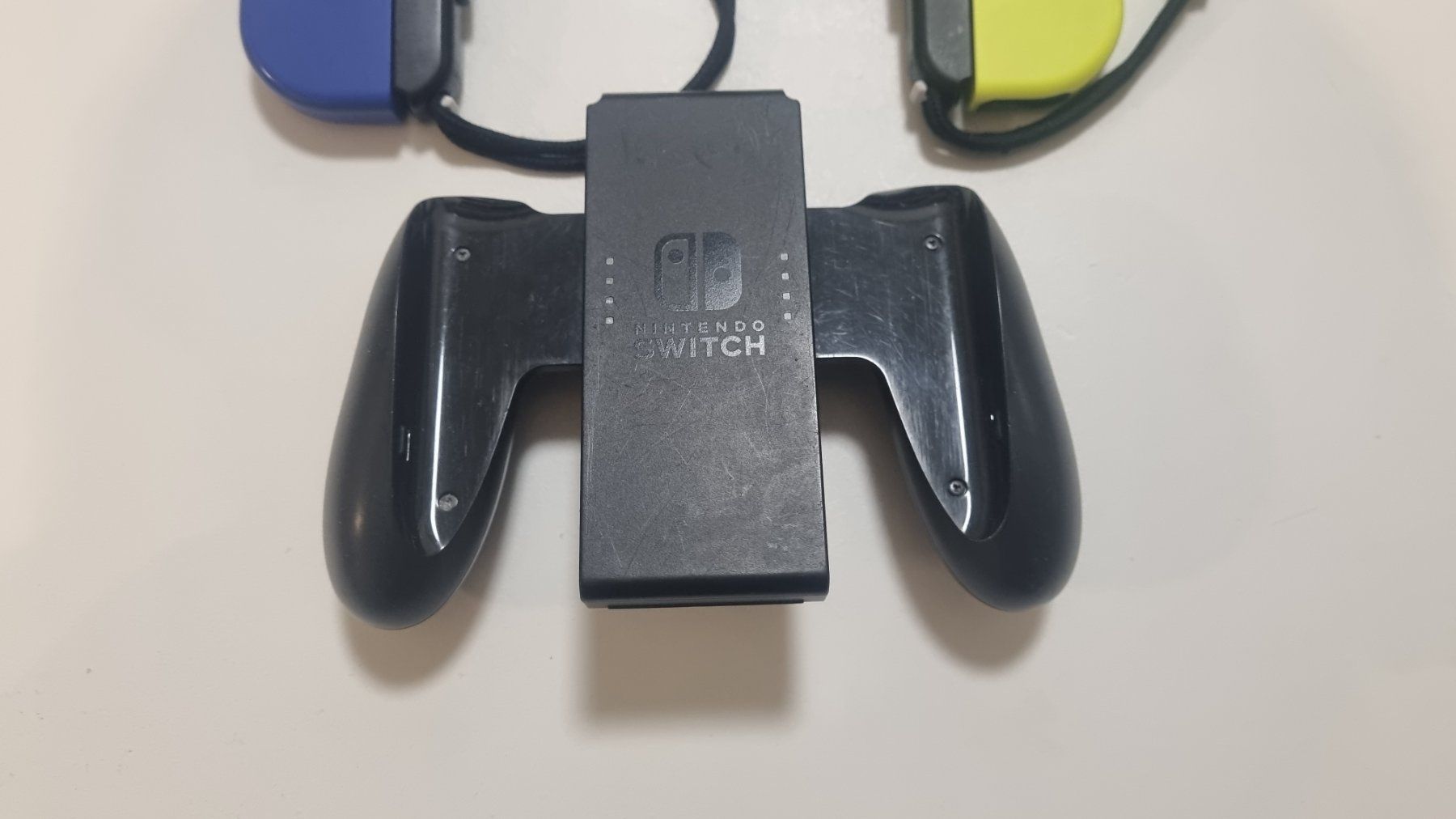 Nintendo Controller: Original Nintendo Switch Joy-Con Controllers mit Duogrip – Usato da Birsfelden venduto da val_d9c2 3