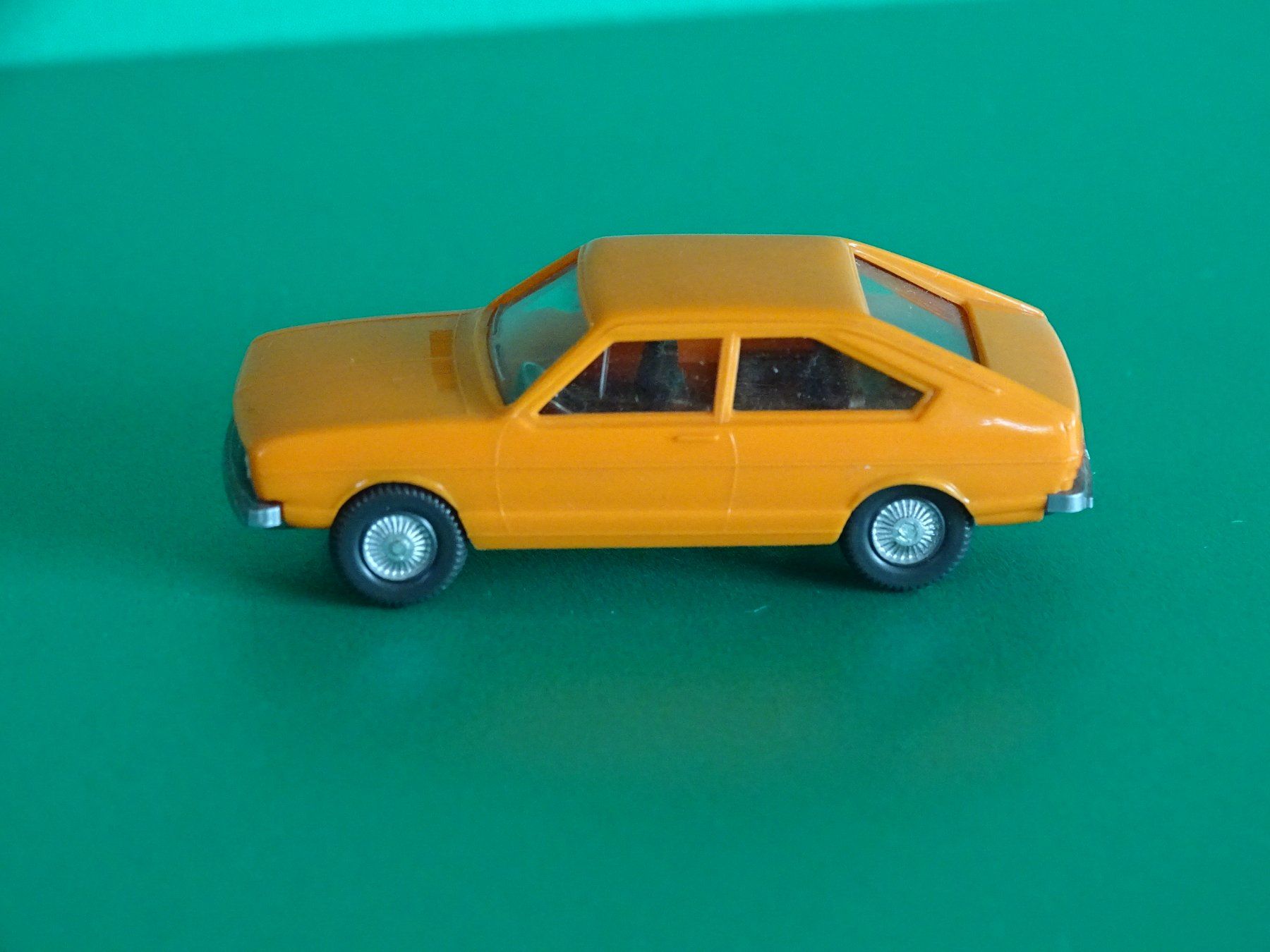 Wiking Modellini d'auto: VW Passat von Wiking 1/87 – Usato da Bretzwil venduto da Meex 2