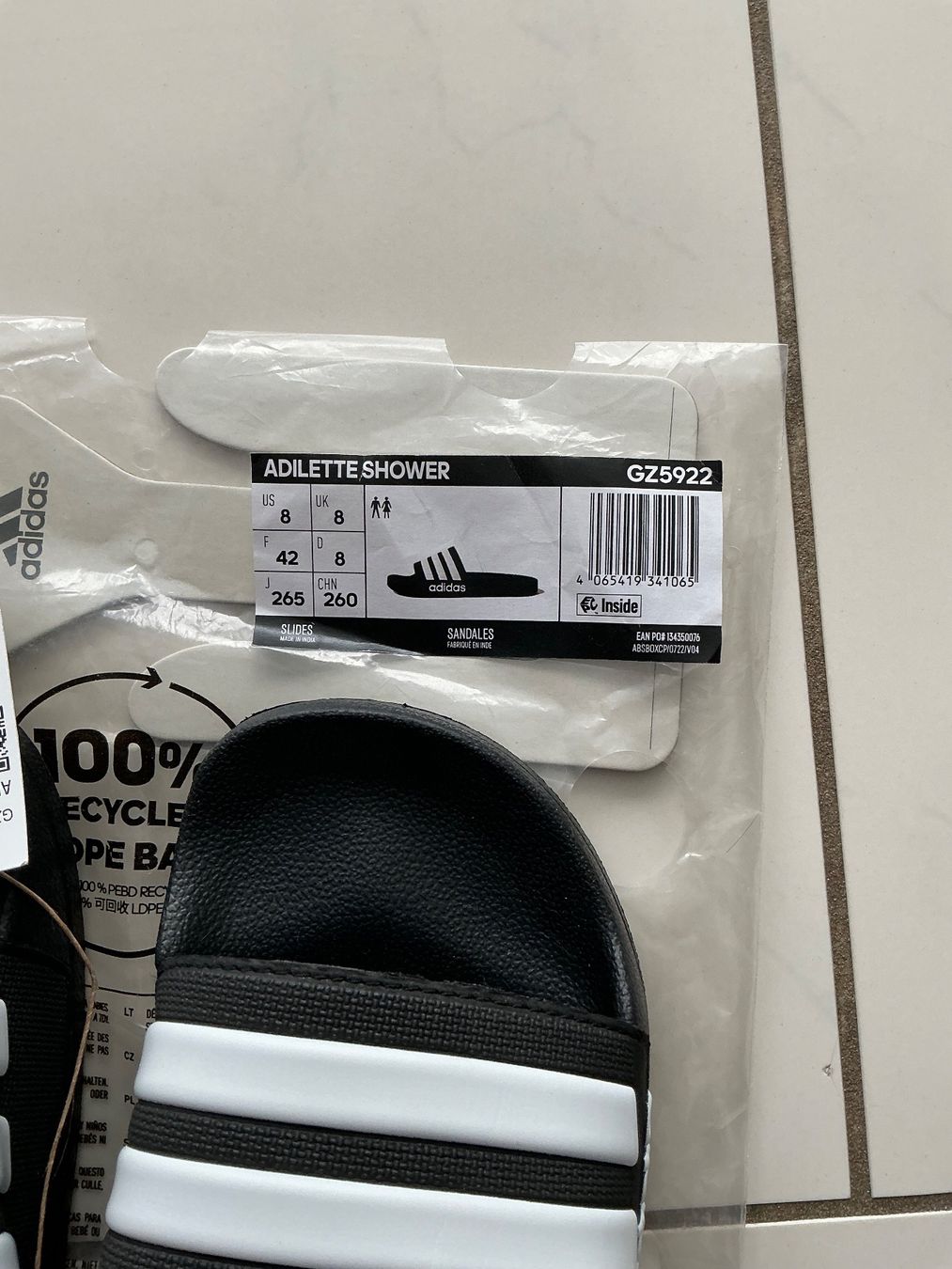 Adidas Scarpe da uomo: Adiletten Gr.42 Schwarz – Nuovo e nell'imballaggio originale da Biel-Benken BL venduto da Sahra1 1