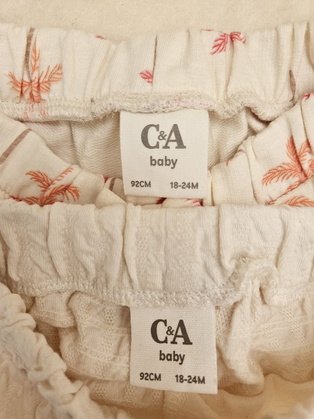 C&A Lotti & Set di vestiti: Set kurze Hose C&A, Gr. 92 – Usato da Worb venduto da jun_fj8w 2