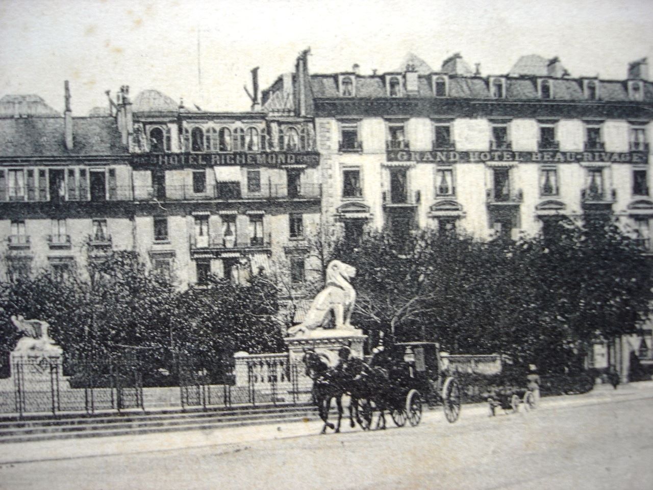 Cartes postales: GENÈVE Monument Brunswick - Pferde-Kutsche – D'occasion à Jona par philajona 2