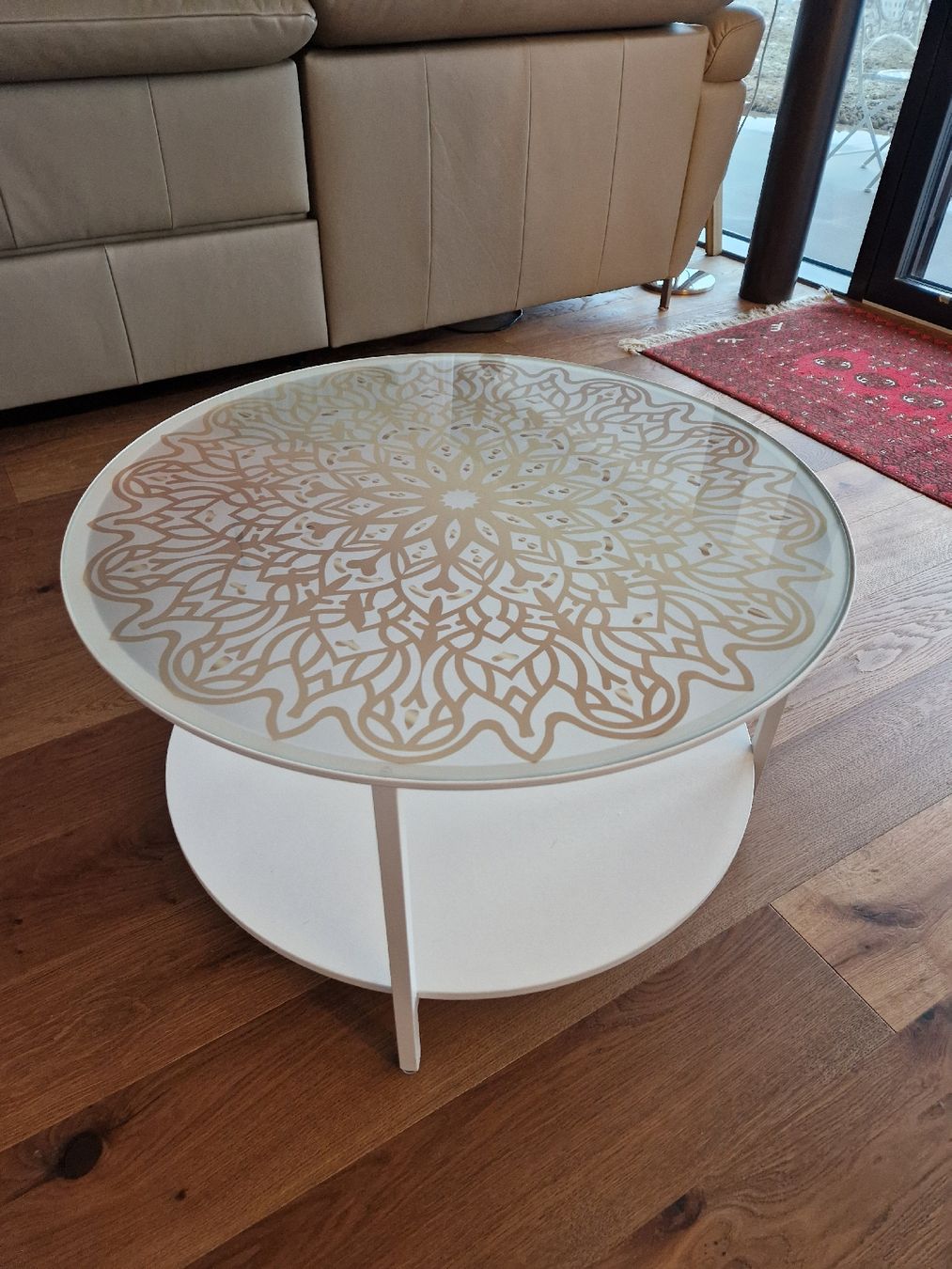 Ikea Tische: Runder Couchtisch weiss mit Muster- Glasplatte. – Gebraucht aus Sachseln von Joy032 2