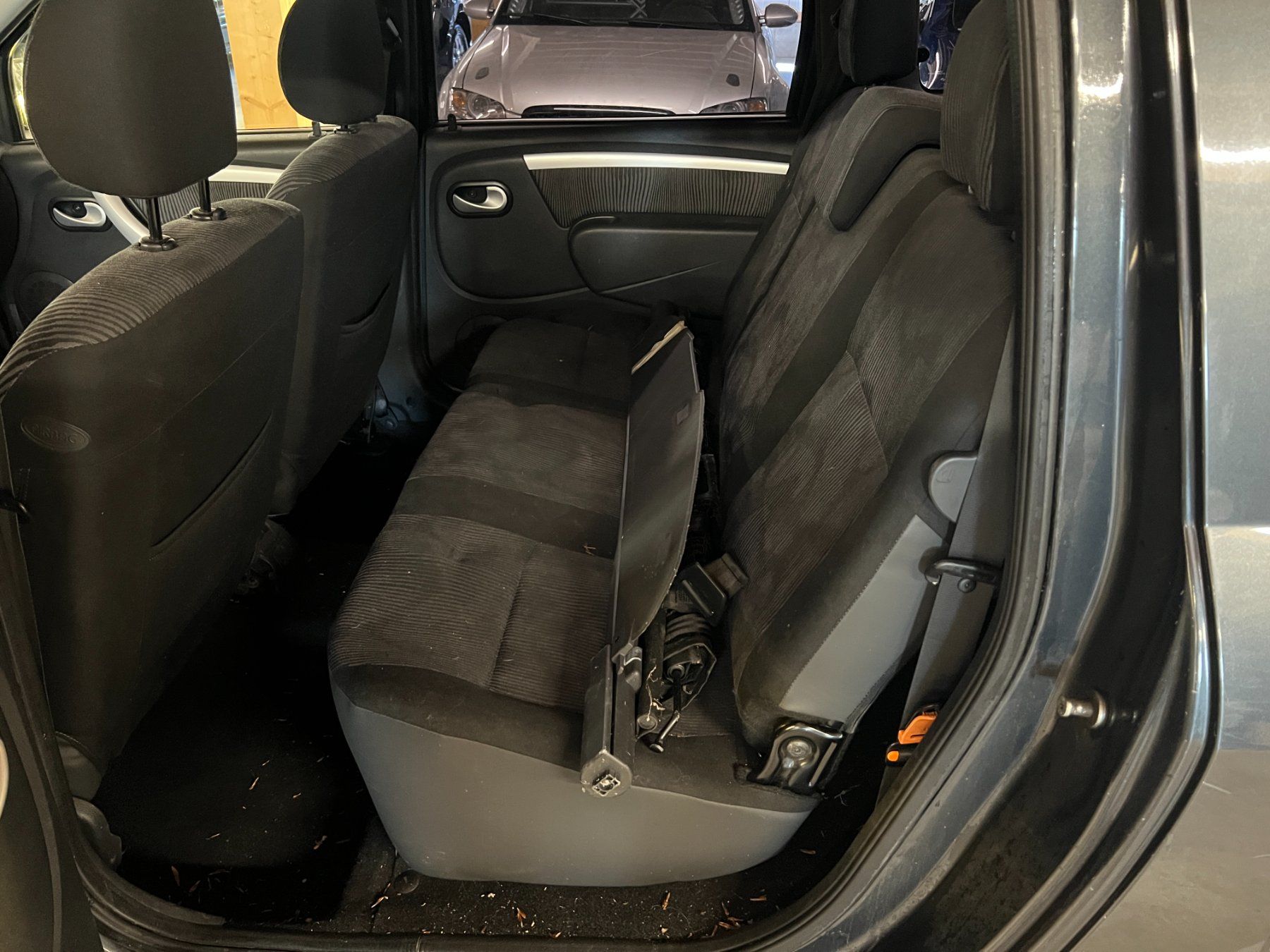 Dacia Automobili: Dacia Logan 1.5 dCi 7- Plätzer – Usato da Bösingen venduto da Hene3 8